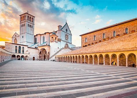 Guide To the Basilica of St. Francis of Assisi in Italy