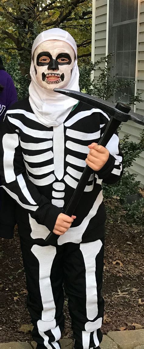 Skeleton Fortnite Skull Trooper Costume Made with black sweatshirt/pants, white felt and white ...