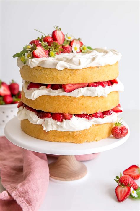 Strawberry Shortcake Cake with Mascarpone Cream | Liv for Cake