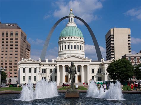 St. Louis Postcard Shot | State Capitol building with the Ar… | Flickr