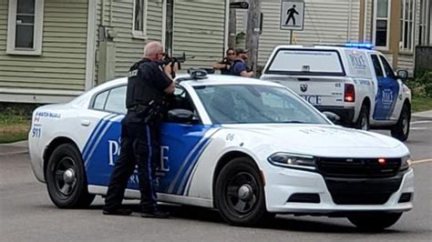 Police respond to reports of barricaded, armed person in Charlottetown ...