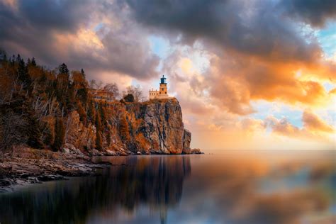 A Cloudy Day at Split Rock Lighthouse tapet | Fototapet - Happywall