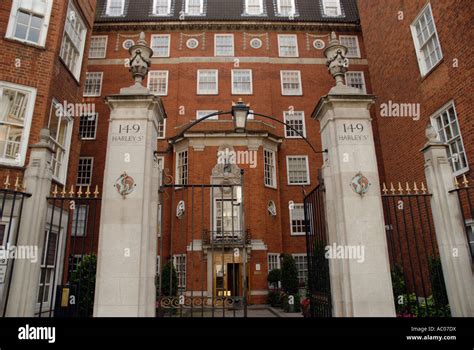 Exterior of the London Clinic private hospital at 149 Harley Street ...