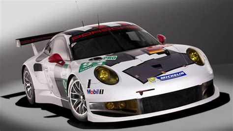 Porsche 911 RSR races at Le Mans | evo