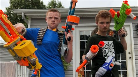 Nerf war: The Team Up! - YouTube