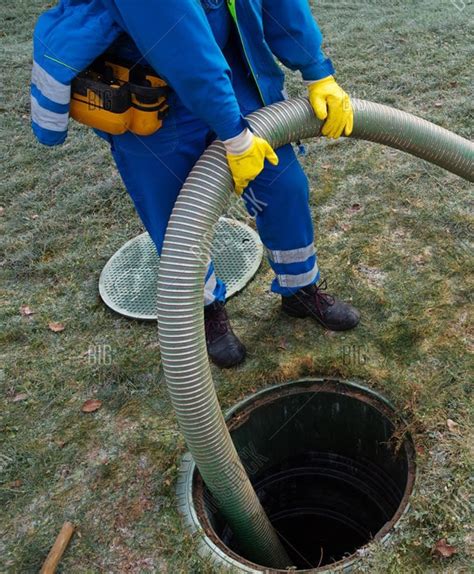 5 Signs You Need Septic Tank Maintenance | Curt & Jerry Sewer Service