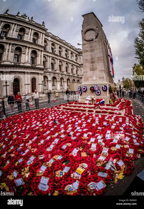 Remembrance day cenotaph britain hi-res stock photography and images ...