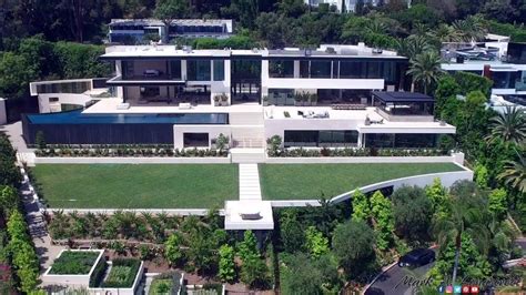 Billionaire Luxury Modern Mega Mansion Bloxburg Houses / Stunning luxury contemporary modern ...