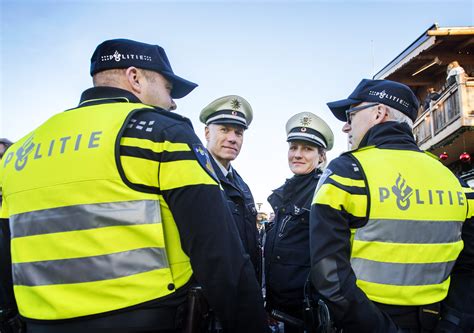 Politie wilde 33 duizend agenten nieuwe uniformen geven, maar ...