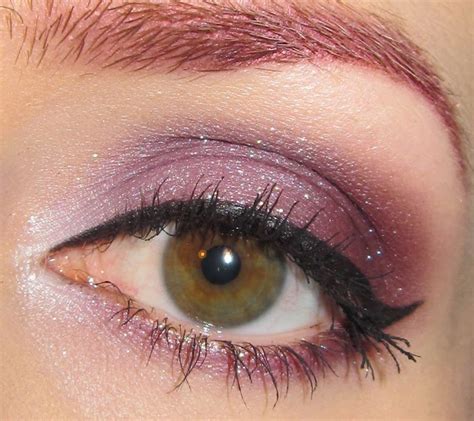 Glitter is my Crack: Soft Purple/Plum eye makeup look