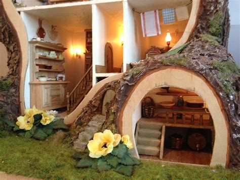 Ophelia's Adornments blog: miniature "mouse house"