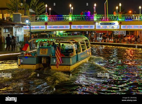 Malacca River Cruise boat sailing down the Malacca river at night Stock ...