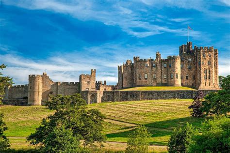 Alnwick Castle - LoveUK