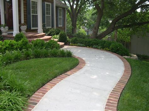 brick lined sidewalk - much more elegant than plain concrete | Backyard | Pinterest | Sidewalk ...