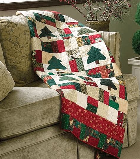 This Scrappy Christmas Quilt is So Festive - Quilting Digest