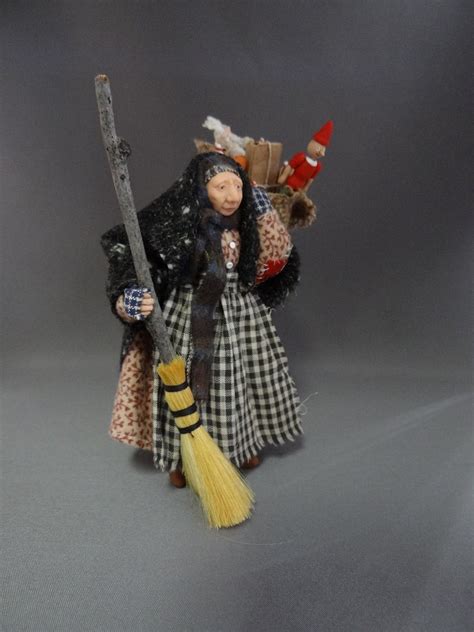 befana italy | ... of Pat Benedict: My La Befana Miniature Doll for 2012 now on eBay Christmas ...