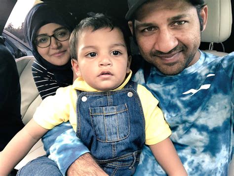 Latest Beautiful Clicks of Cricketer Sarfaraz Ahmed with Family ...