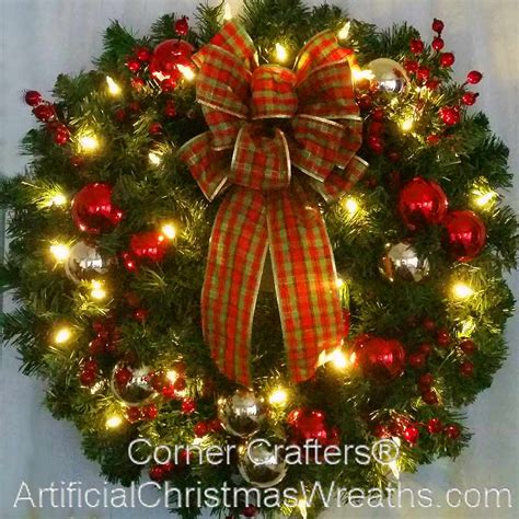 LIGHTED DELUXE TRADITIONAL CHRISTMAS WREATH ...