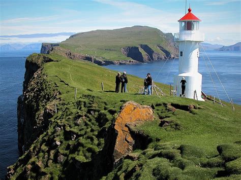 Mykines Hólmur Lighthouse – Mykines, Faroe Islands - Atlas Obscura