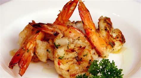 What's the difference between shrimp and prawns