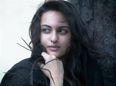 sonakshi sinha Hot HD Wallpapers Gallery - Sms In Hindi | Latest Hindi Sms | Bollywood HD Wallpaper