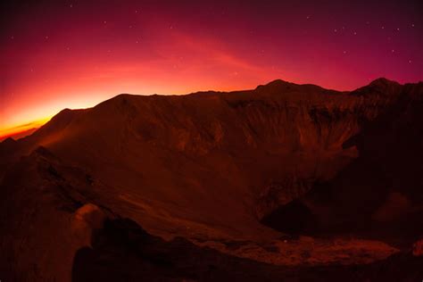 Mount Bromo crater | The moon in my back, the sun ahead and … | Flickr