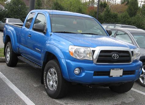 TOYOTA TACOMA - Review and photos