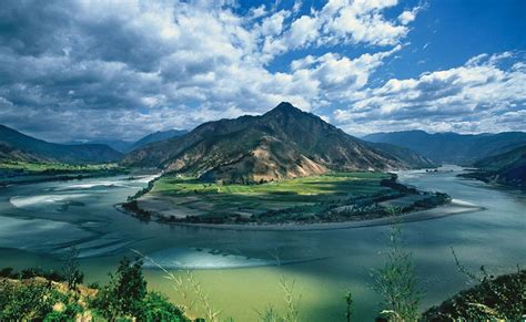 Yangtze River | Location, Map, Flood, & Facts | River pictures, Travel ...