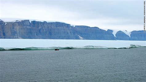 Massive ice island breaks off Greenland | WOPULAR