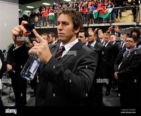 Ryan jones rugby player hi-res stock photography and images - Alamy