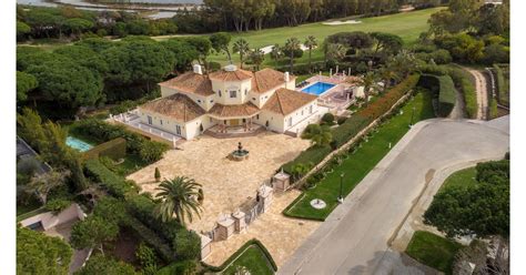 Concierge Auctions subastará una lujosa villa situada en el complejo ...