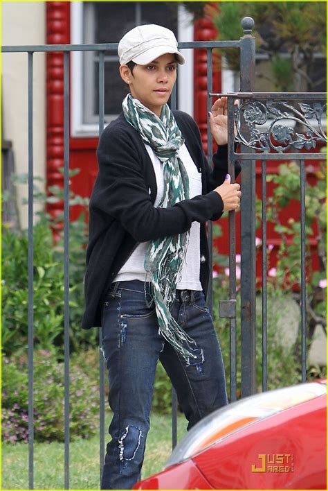 Halle Berry: Makeup Free School Run: Photo 2562920 | Halle Berry Photos ...