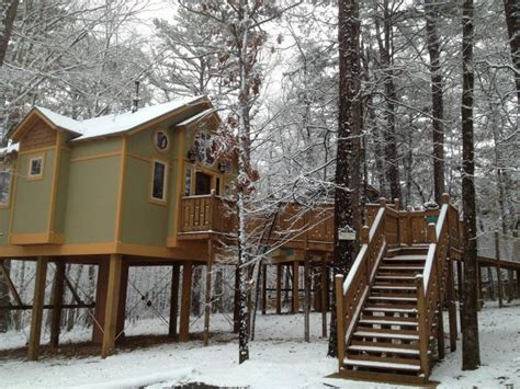 A Tiny Town In Arkansas, Eureka Springs Is Full Of Whimsical Treehouses ...