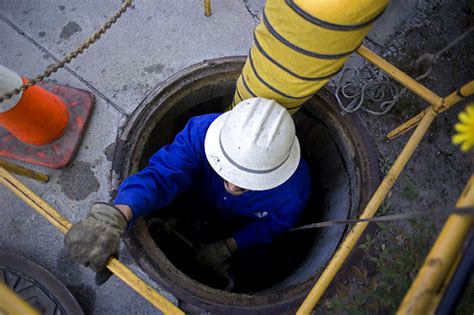 4 Tips to Ensure Onsite Manhole Safety | Allegro Industries