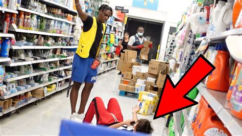 RUDE WALMART EMPLOYEE PRANK IN PUBLIC! - YouTube