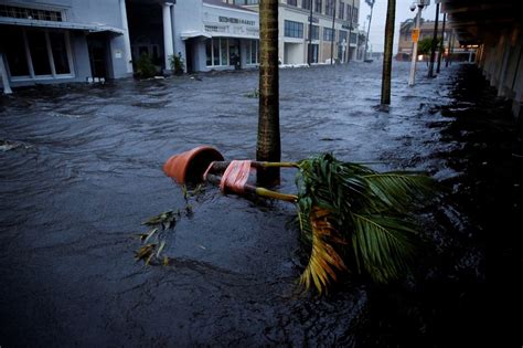 Fort Myers, Florida, sees "total devastation" in wake of Hurricane Ian | CNN