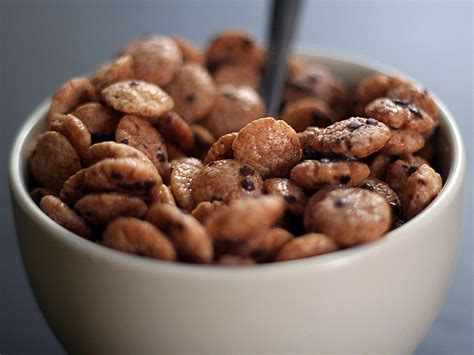 File:Cookie-crisp-cereal-side.jpg