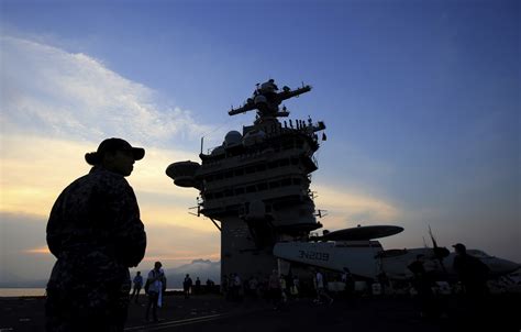 U.S. aircraft carrier stops in Vietnam in first visit since war - Chicago Tribune