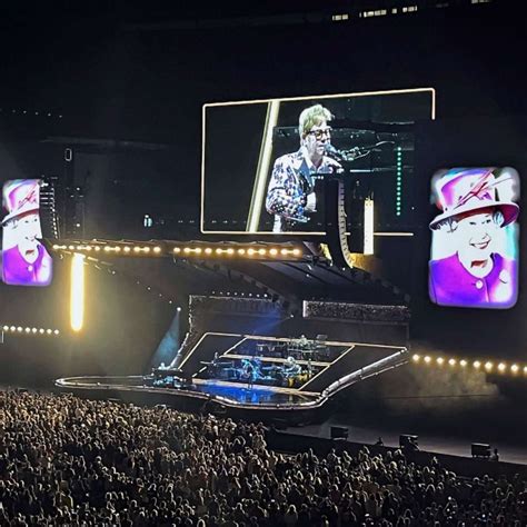 Elton John shares moving tribute to Queen Elizabeth II at Toronto ...