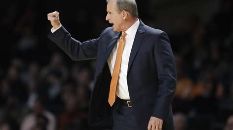 UT basketball coach Rick Barnes tests positive for COVID-19