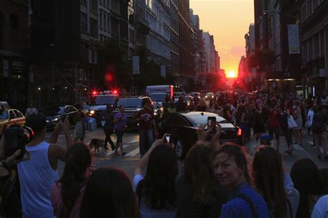 “Manhattanhenge”