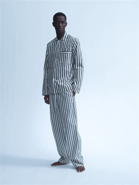 The Best Men’s Pajamas for Men are Classic and Comfortable | Vogue