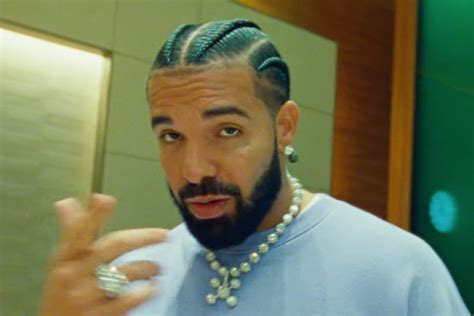 Drake Is Going to Lenny Kravitz Gigs, Drinking Espresso Martinis in ‘Jumbotron Sh-t Poppin’ Video