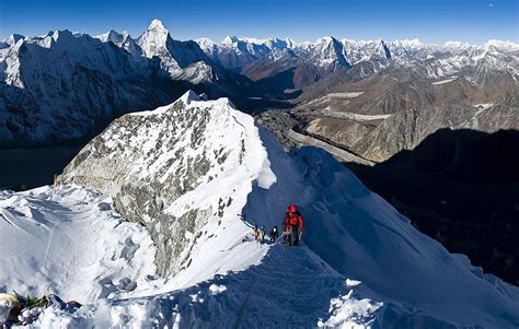 Best Time to Climb Island Peak (Imja Tse) Nepal