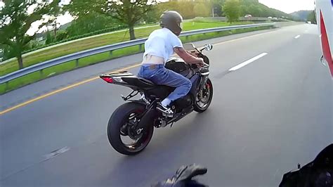 gsxr 1000 vs gsxr 750 - YouTube