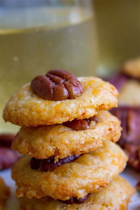 Southern Pecan Cheese Wafers from The Food Charlatan | Receita