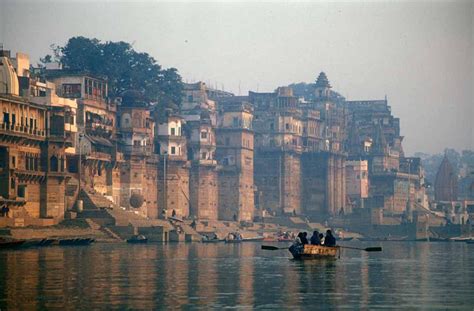 India: Dozens of suspected COVID-19 corpses found in Ganges river