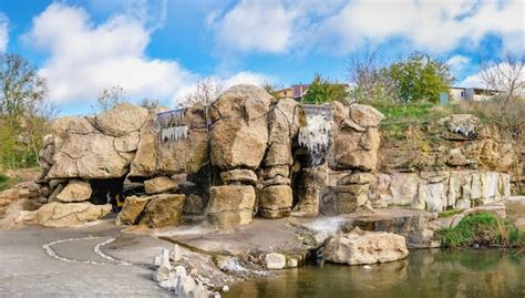 Premium Photo | Old alcove in sofiyivka park in uman, ukraine