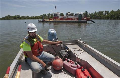 Workers deepening Lake Manawa to improve water clarity | The Daily Reporter - WI Construction ...