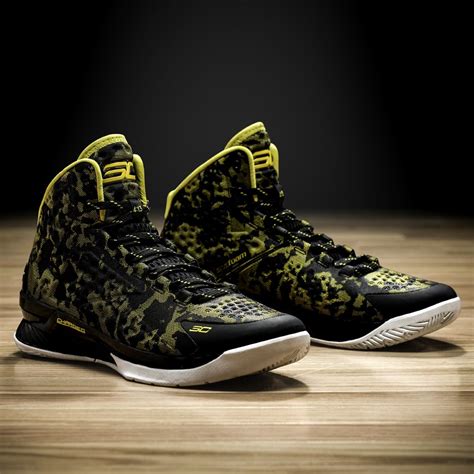 √ Stephen Curry Signature Shoes